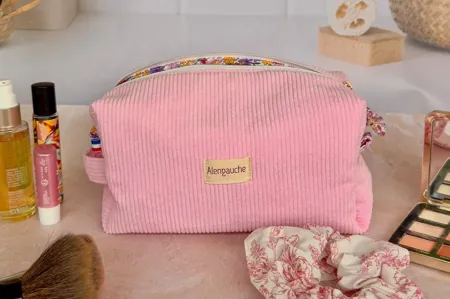 Image de la catégorie La trousse de toilette